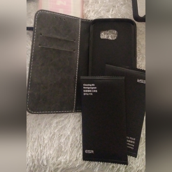 Phone case bundle - Picture 5 of 6